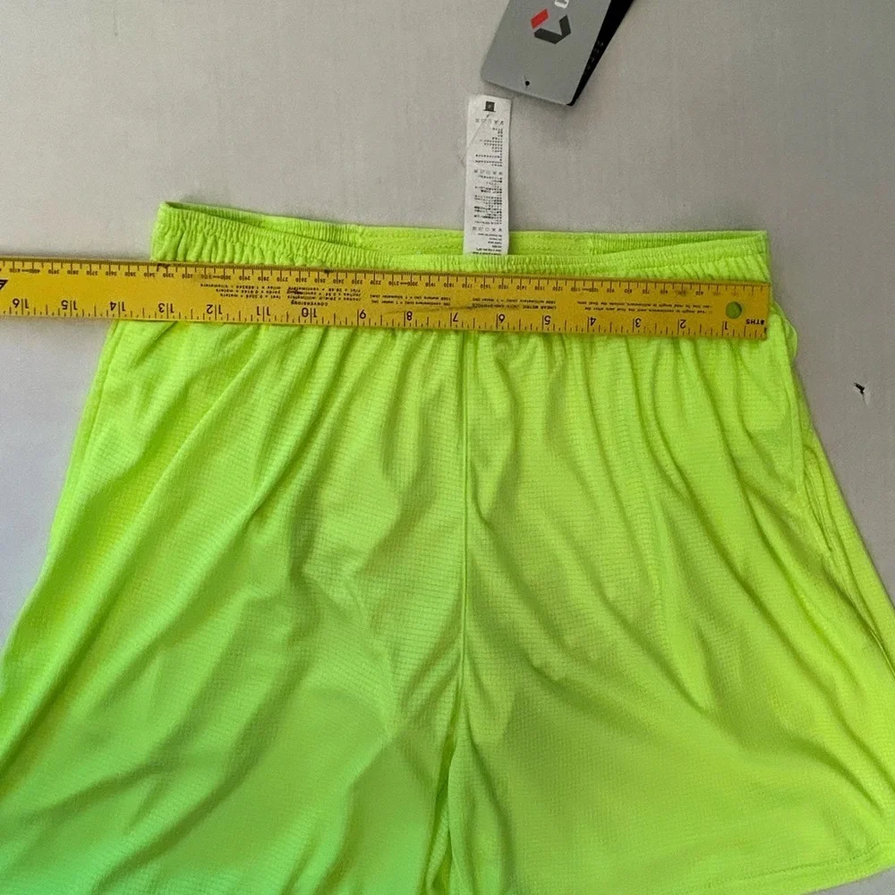 Cakulo Athletic Men's Neon Green Workout Shorts lightweight NWT. Sz-M. BB15